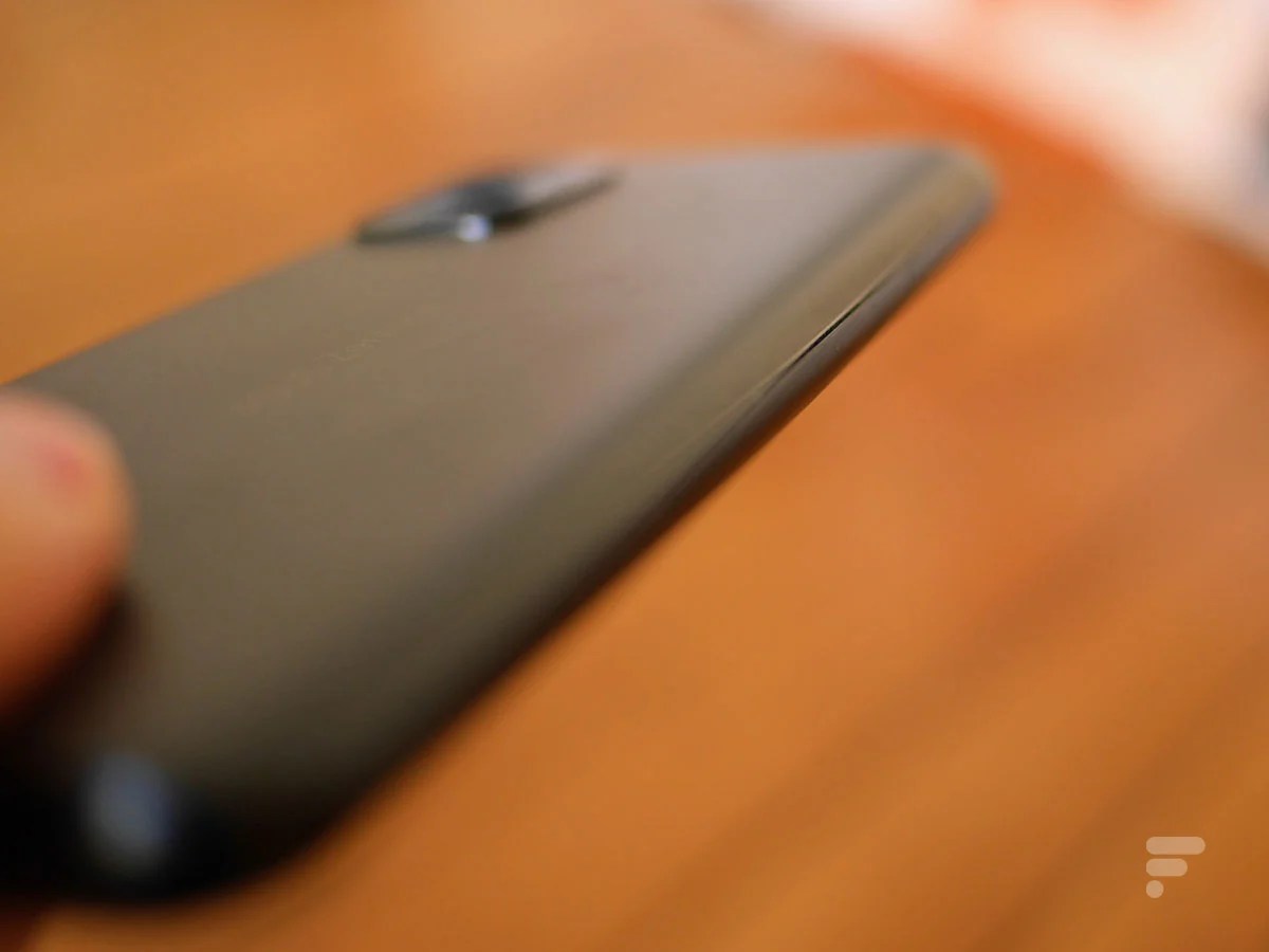 Le dos arrondi du Zenfone 8