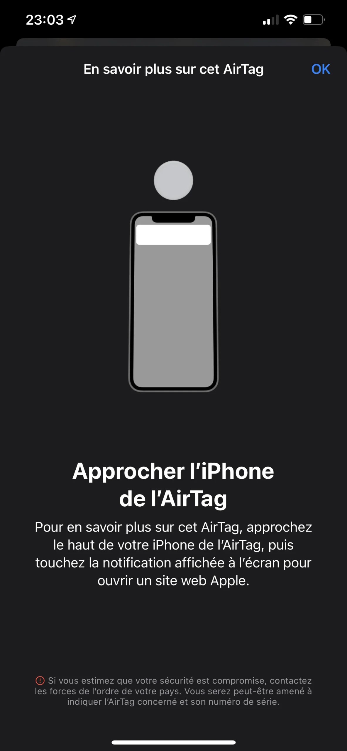 Approchez le AirTag du haut de votre iPhone pour signaler sa découverte à son propriétaire
