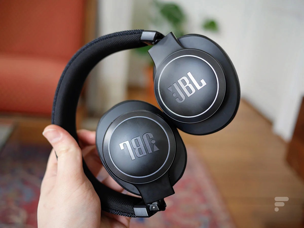 Le casque JBL live 660NC peut se replier