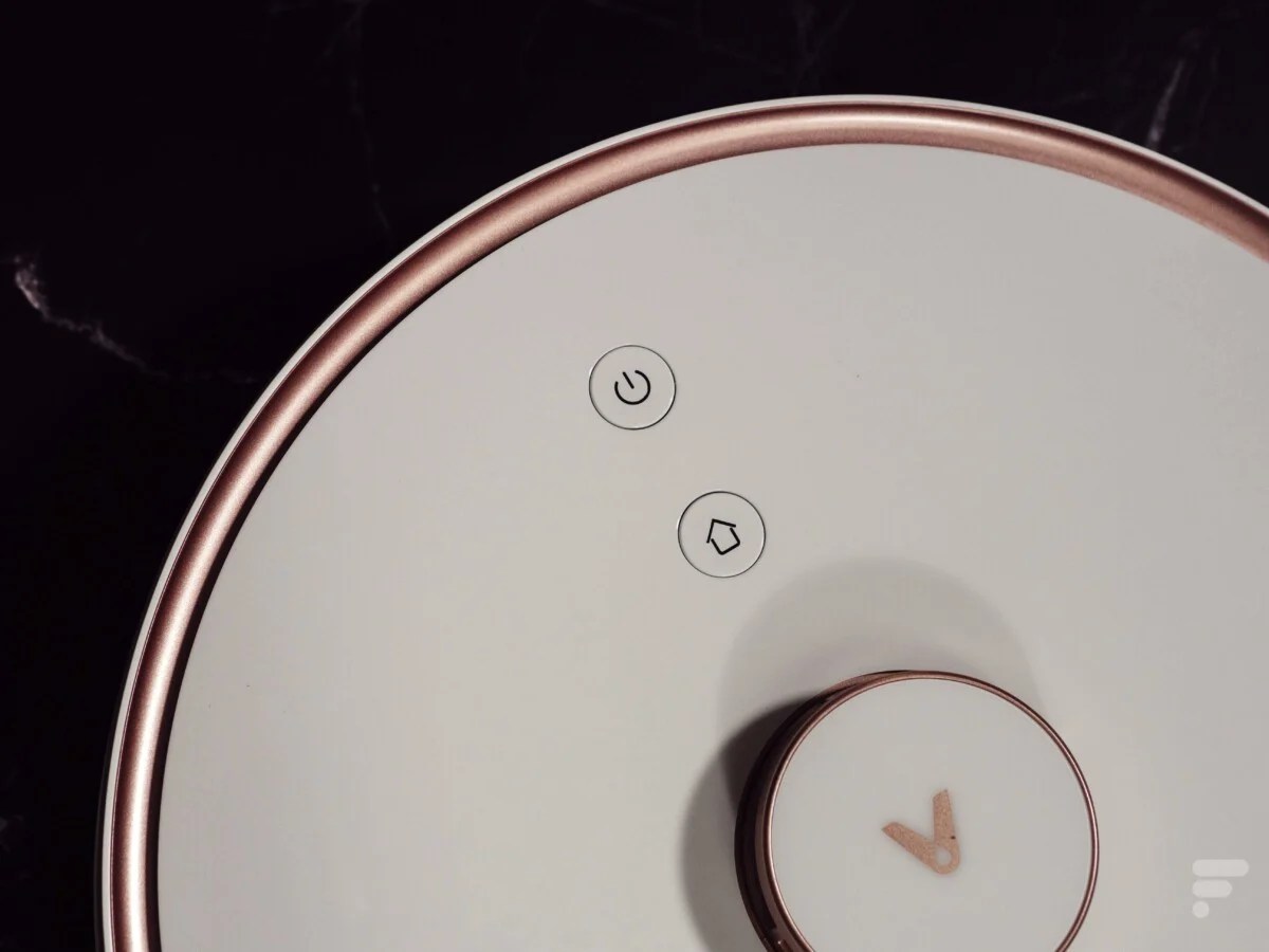 Les deux boutons physiques sont facilement identifiables sur leViomi S9 // Source : FRANDROID / Arnaud GELINEAU Les deux boutons physiques sont facilement identifiables sur leViomi S9 // Source : FRANDROID / Arnaud GELINEAU