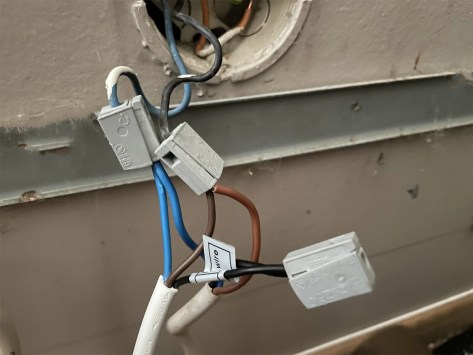 Chaque fil du Pilote doit être connecté au fil du radiateur correspondant du Pilote // Source : Frandroid / Yazid Amer