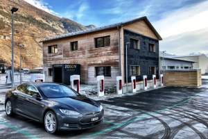 Tesla passe à la charge à 300 kW : un bon signe pour les Model S et Model X