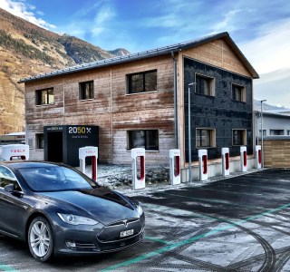 Superchargeurs ouverts à tous : Tesla réagit et tempère l’affaire