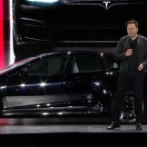 Le volant Yoke de Tesla est là pour rester, selon Elon Musk