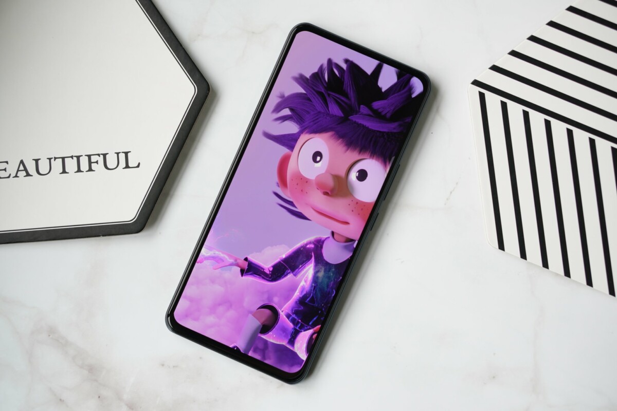 ZTE Axon 30