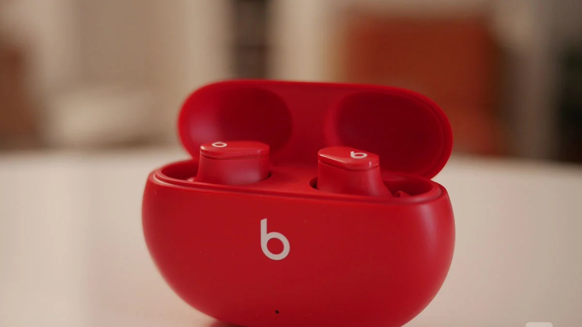 Le boîtier des premiers Beats Studio Buds