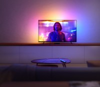 Comme pour les TV, Philips Hue va sortir un ruban LED qui peut afficher plusieurs couleurs // Source : Philips Hue