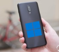 Un OnePlus 6T avec le logo Windows 11 // Source : Frandroid