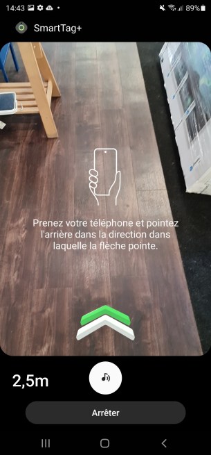 SmartThings vous indique par des flèches vers où pointer votre téléphone pour retrouver votre SmartTag.