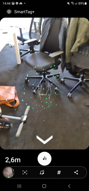 Si vous regardez dans la direction du SmartTag+ avec la vue AR, une petite animation vous dira où il se trouve.