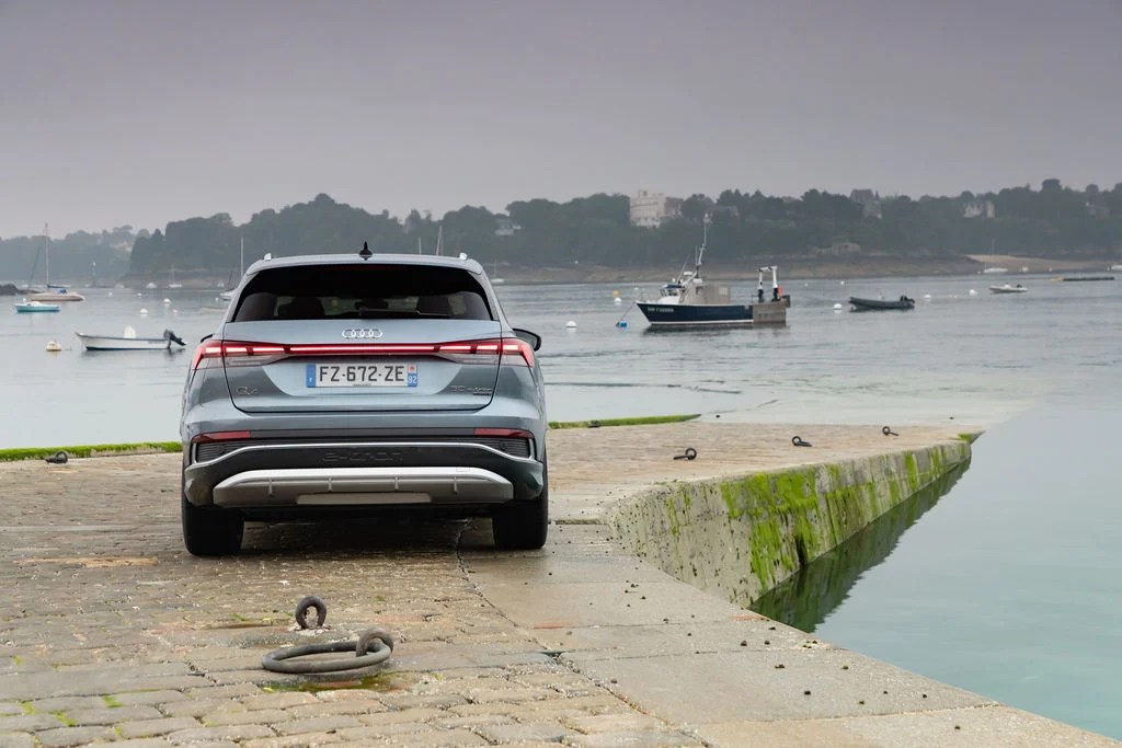 AudiQ4e-tron-121
