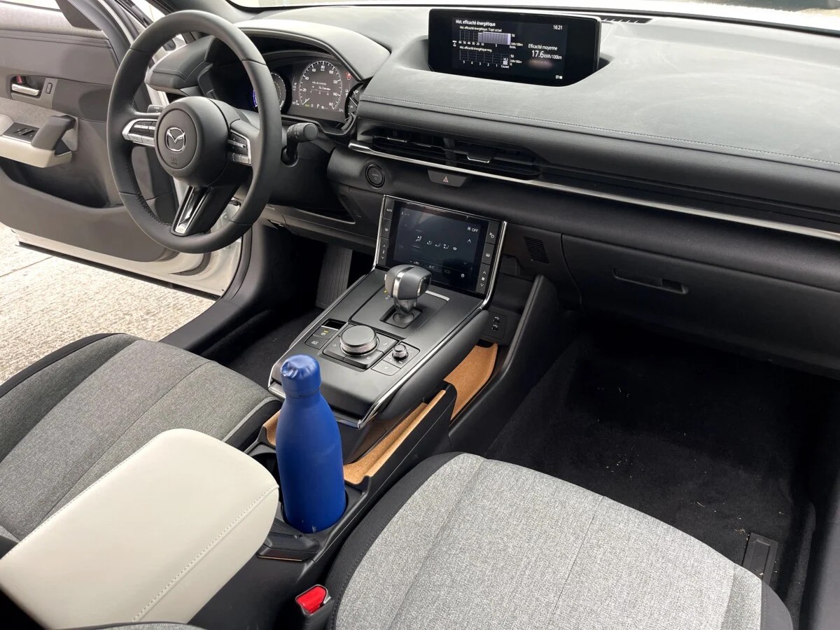 Mazda MX-30 26