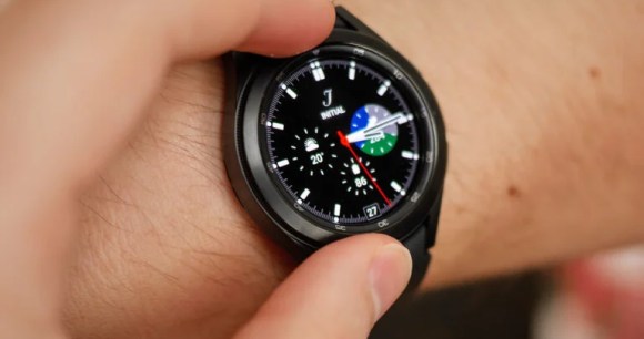 La Samsung Galaxy Watch 4 Classic // Source : Frandroid