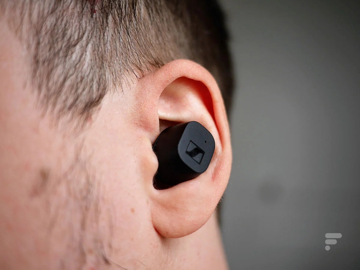 Les Sennheiser CX True Wireless sont imposants dans les oreilles