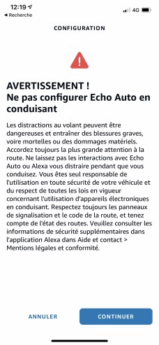 Si vous avuez l'idée saugrenue de configurer Echo Auto alors que vous conduisez, l'app vous le déconseille // Source : Frandroid - Yazid Amer