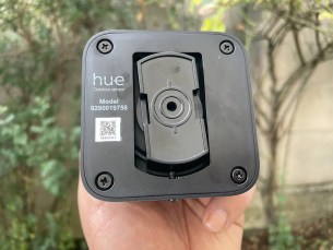 Le produit autorise plusieurs solutions de fixation // Source : Frandroid - Yazid Amer