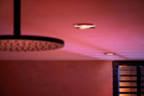 Les spots encastrés Philips Hue Xamento sont adaptés aux salles de bainLes spots encastrés Philips Hue Xamento sont adaptés aux salles de bain