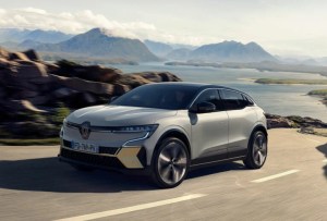 Renault Mégane E-TECH officialisée : Android Automotive, effet cocon et double écran en forme de L