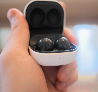 Galaxy Buds 2 : une mise à jour inspirée des « Pro » pour concurrencer l’audio spatial d’Apple