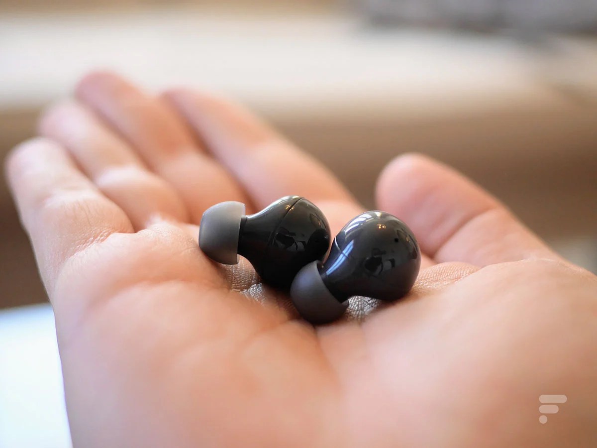 Les Samsung Galaxy Buds 2 sont des écouteurs assez légers