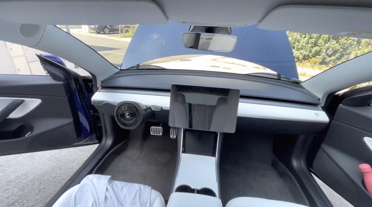 Tesla Model 3 volant démonté