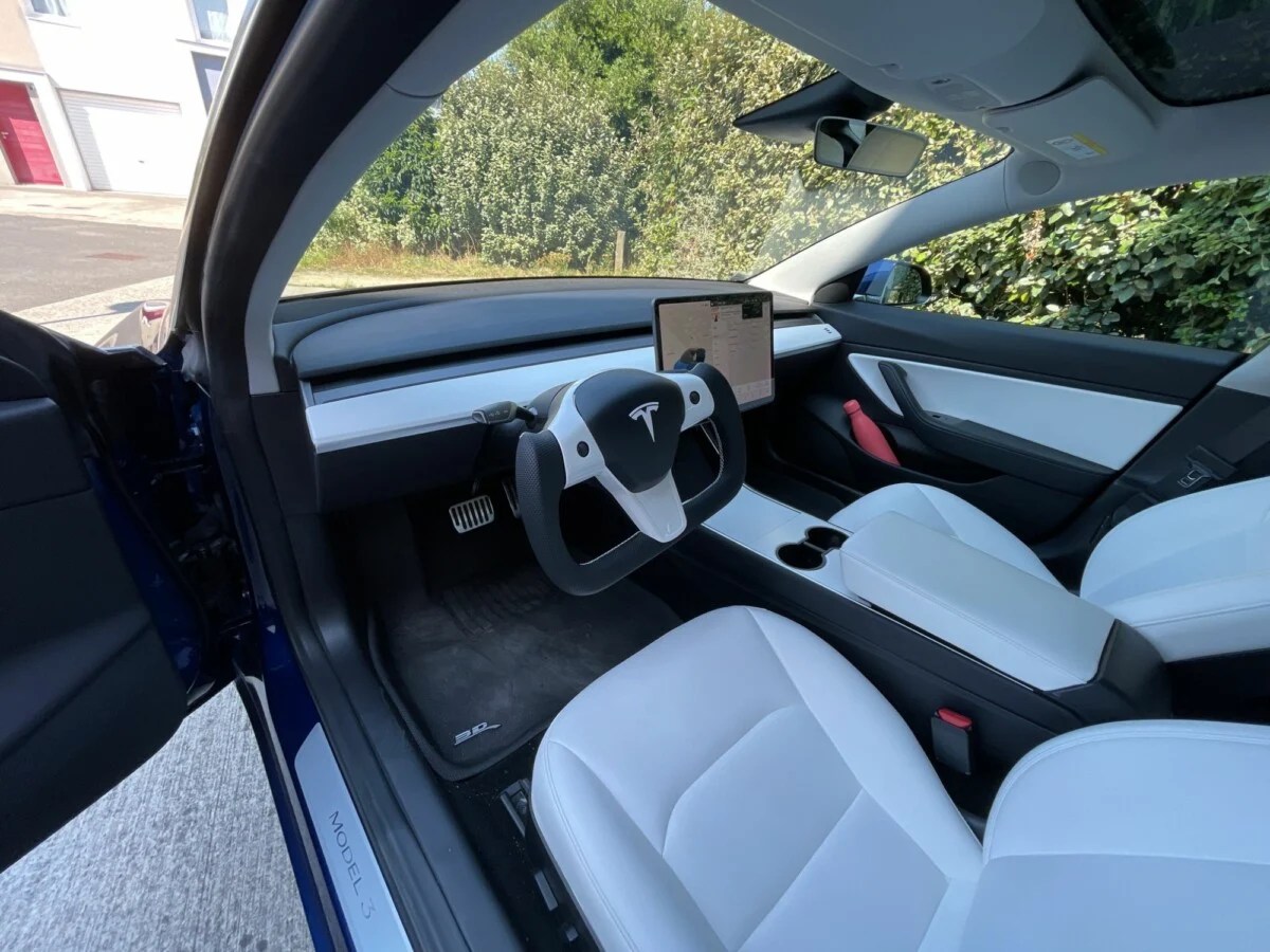 Tesla Model 3 Volant Yoke 1