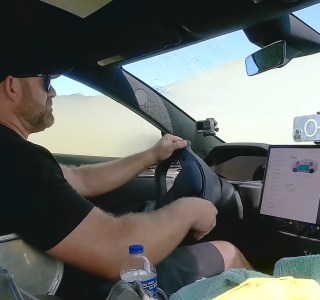 La Tesla Model S Plaid est-elle résistante à l’eau ? En théorie, non !