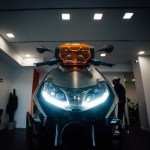 Ce système BMW pourrait révolutionner la conduite de nuit des scooters et motos électriques