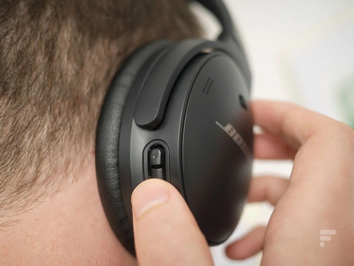 Les touches de volume et de lecture du Bose QC45