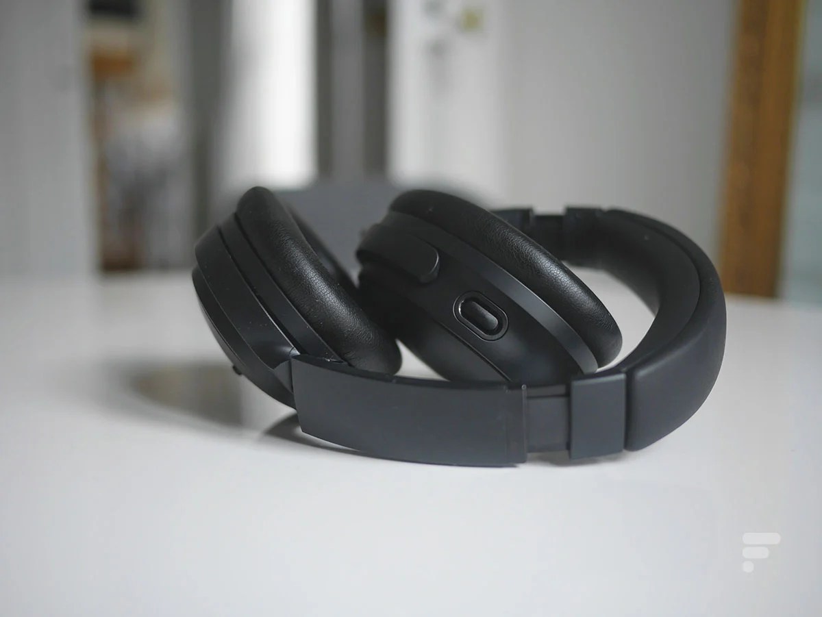 Le Bose QC45 se plie facilement