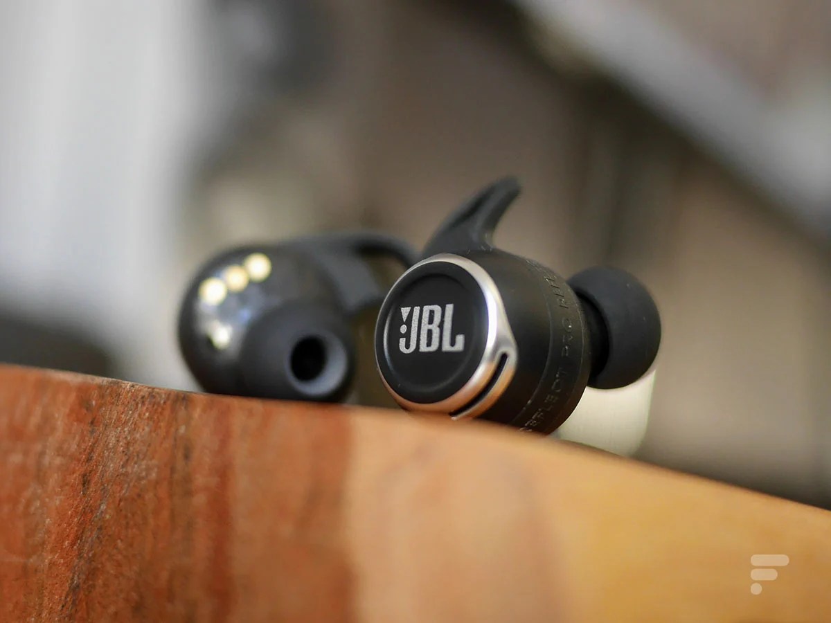 Les JBL Reflect Flow Pro avec leurs ailettes