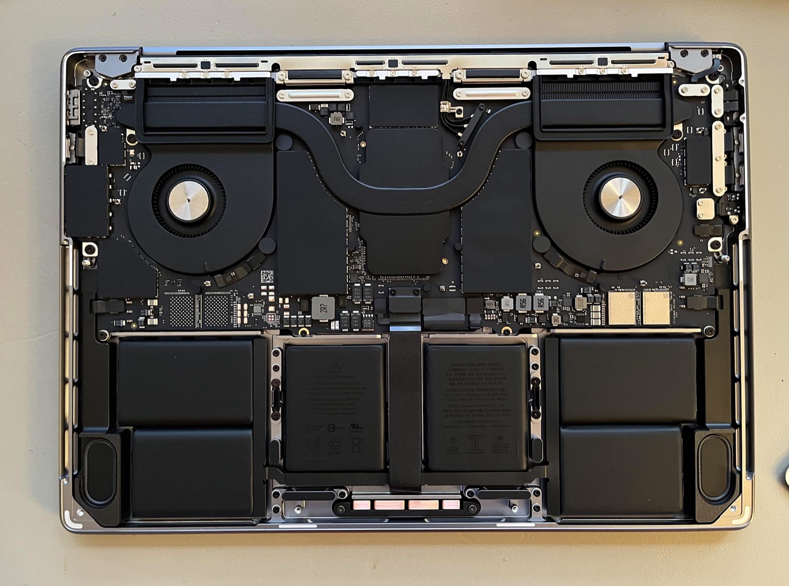 MacBook Pro 14 Teardown-4