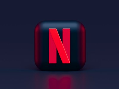 Le N de Netflix sur un cube // Source : Alexander Shatov sur Unsplash