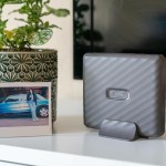 Instax Link Wide, la petite imprimante portable qui voit vos souvenirs en plus grand