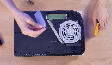 PS5 SSD installer pcie trappe