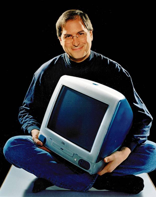 steve-jobs-with-imac-g3-blue