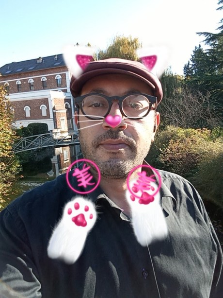 Vous pouvez ajouter des stickers à vos selfies // Source : Frandroid - Yazid Amer