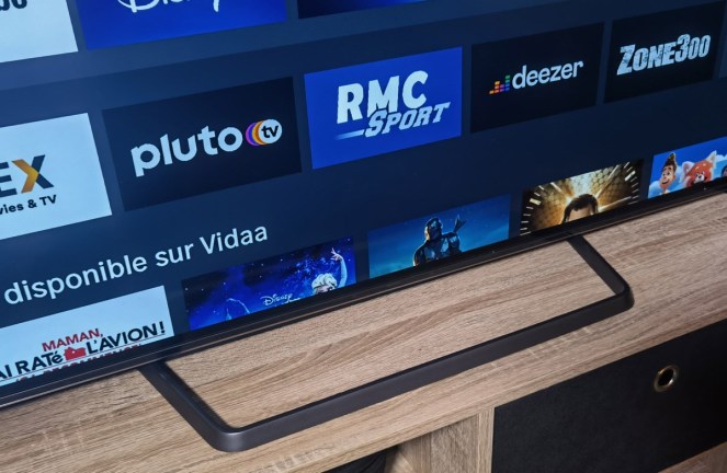 Le pied devant l'écran.