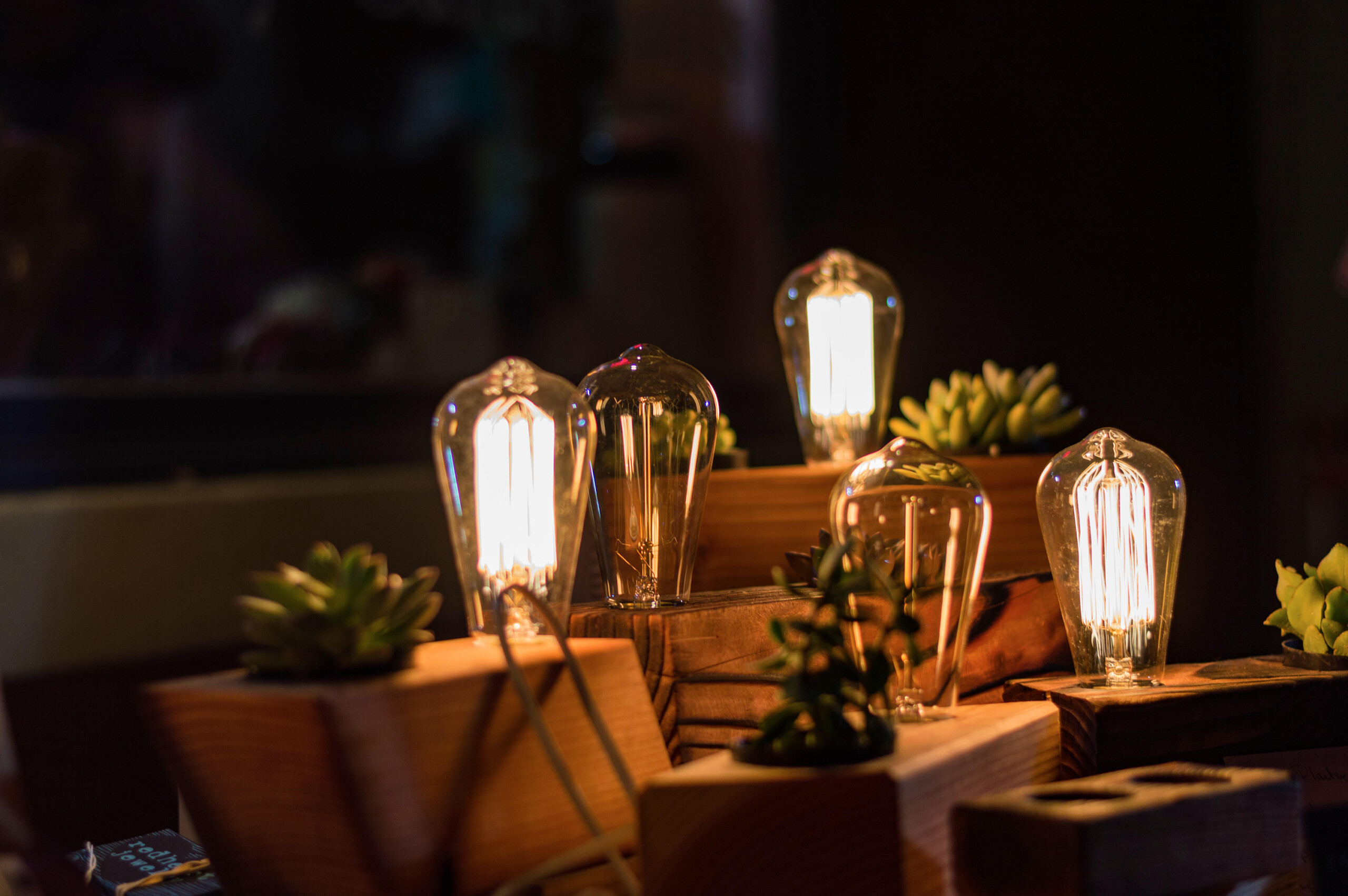 Les ampoules à filament WiFi vintages Edison // Source : Innr