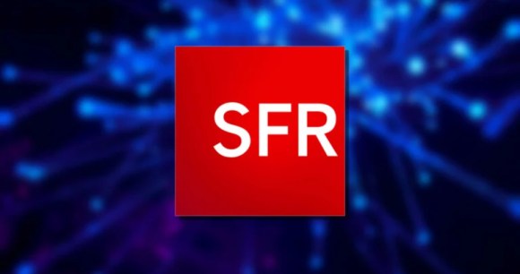 Le logo SFR par-dessus la fibre optique // Source : Montage Frandroid