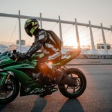 Kawasaki prend d’assaut les motos électriques : ce que l’on sait sur sa grande offensive