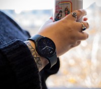 La Galaxy Watch4 portée // Source : Johana Hallmann pour Humanoid