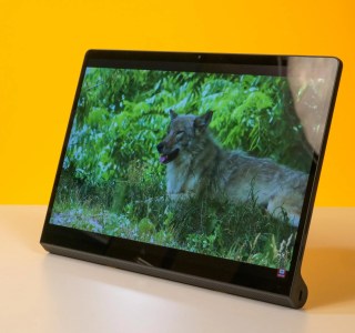 Test Lenovo Yoga Tab 13 : une tablette ingénieuse qui met le divertissement à l’honneur