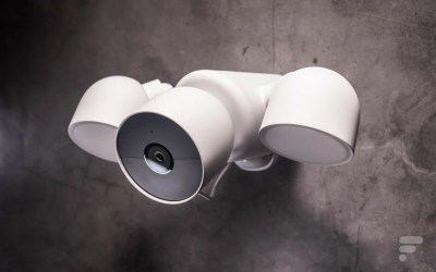 La Google Nest Cam avec projecteur // Source : Frandroid - Anthony Wonner