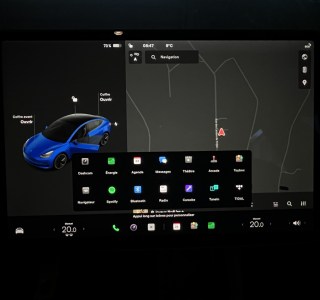 La mise à jour Tesla de Noël est arrivée chez nous : nouvelle interface, Sonic et une vidéo du Light Show