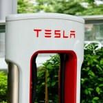 Tesla Superchargeurs V4 : une fuite nous dévoile un aperçu des futures bornes