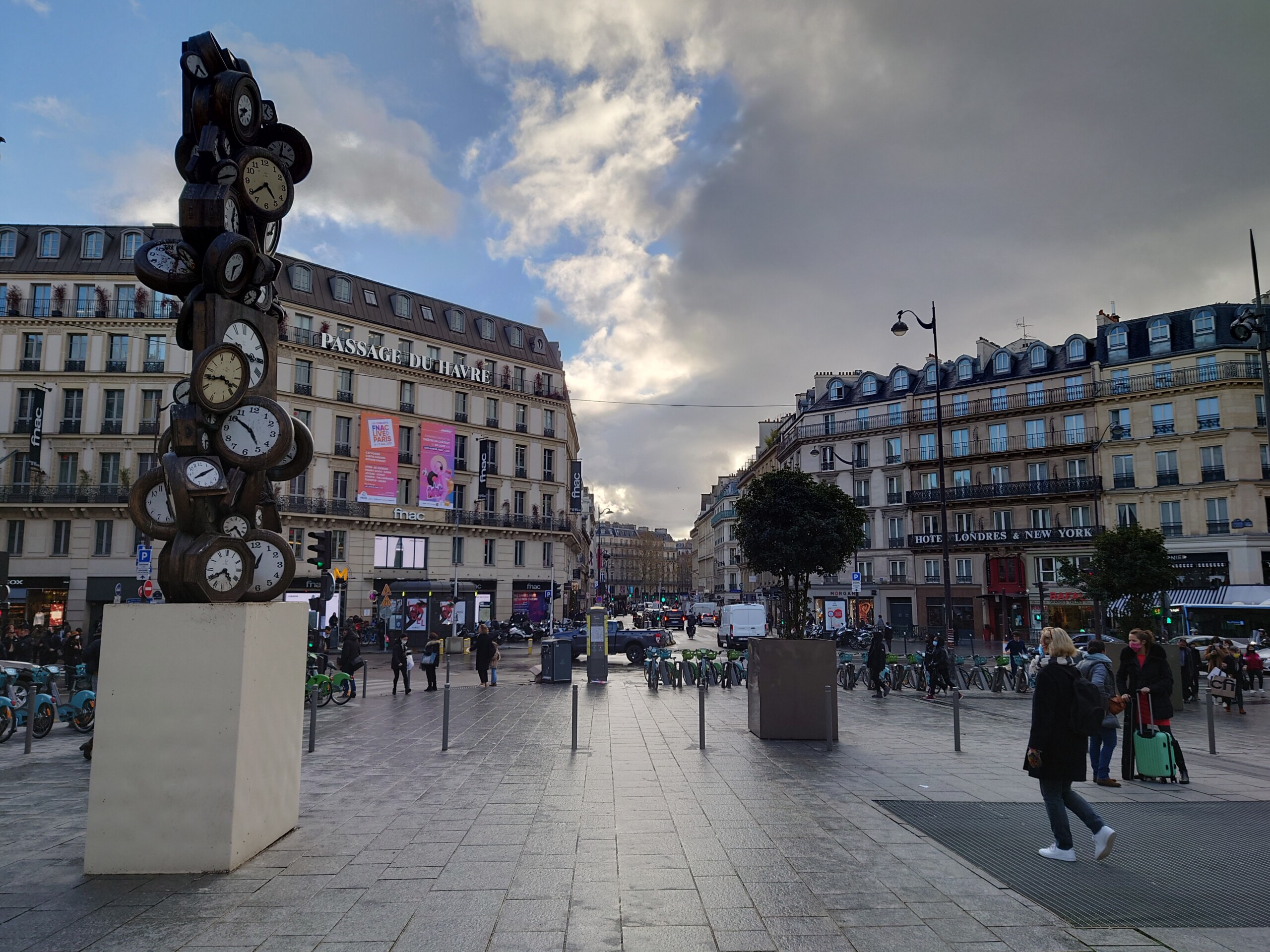 Dans des milieux de lumière complexe, le Xperia 5 III tire bien son épingle du jeu // Source : Frandroid / Yazid Amer