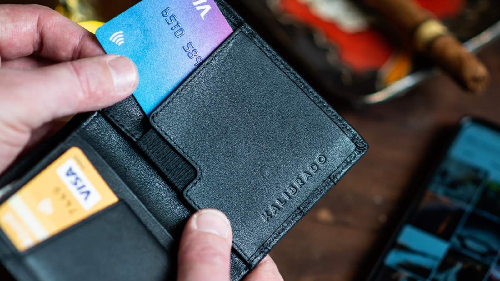 Carte bancaire à l’étranger : fonctionnement, frais, taux de change et conseils pour payer moins cher