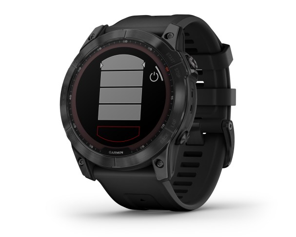 La Garmin Fenix 7X en version Titane Sapphire Solar qui fait aussi lampe torche // Source : Garmin