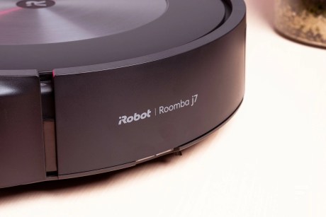 iRobot Roomba j7+